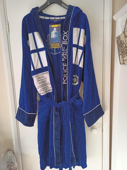  — DOCTOR WHO TARDIS INSPIRED BATH ROBE.