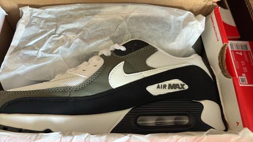  — Nike air max size 8