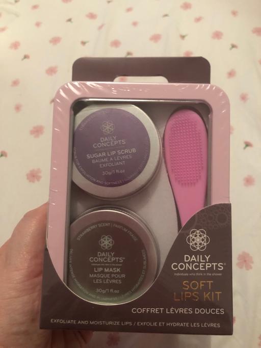  — Gift set