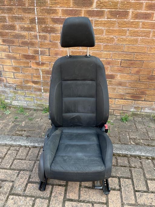  — VW Golf Drivers Seat Alcantara/Suede Titan