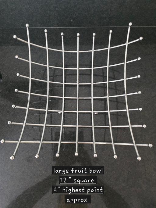  — Large silver grid fruit bowl
