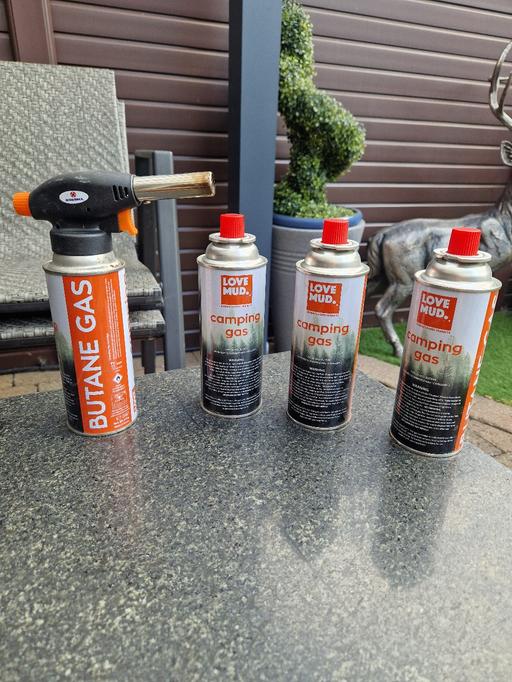  — Camping gas 4 cans & blow torch