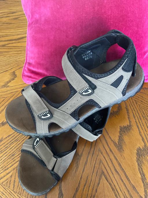  — SALE Mens sandals