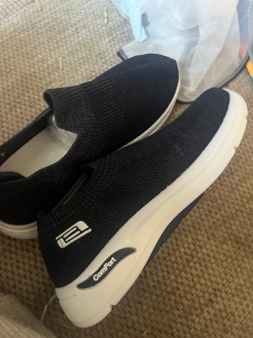  — New sketcher style trainer size 40 (6.5)