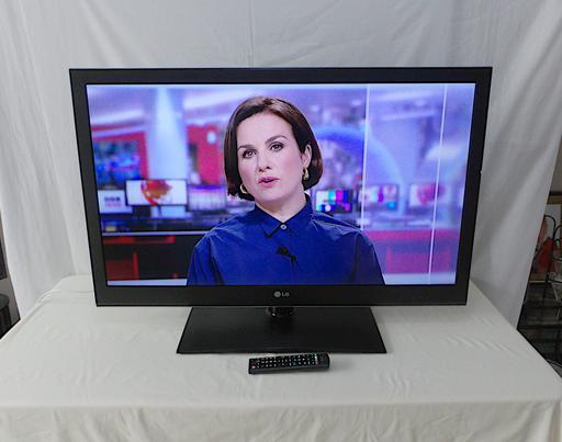  — LG 37 inch LED TV with Built-in Freeview HD