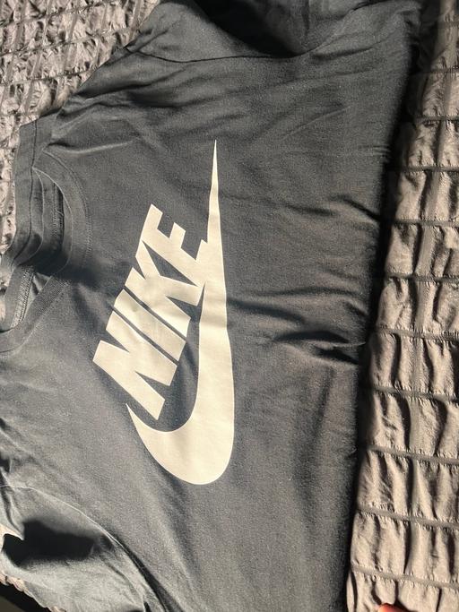  — Boys Nike top age 13