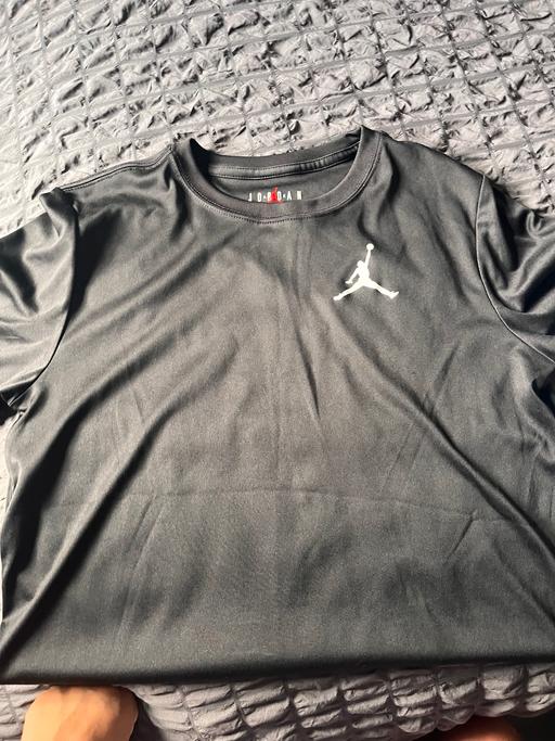  — Boys Jordan top age 13