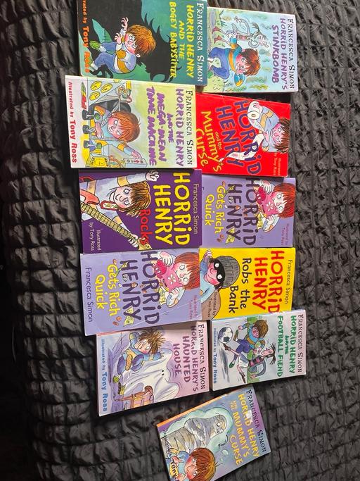  — Horrid Henry books x11