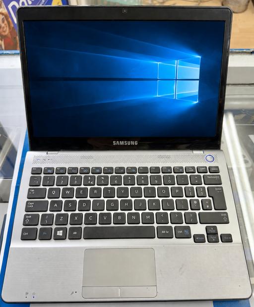  — Samsung NP305U1A 11.6" Notebook