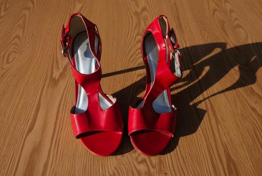  — Ricarrely Red Peep Toe Curved Mid Heel Size 4