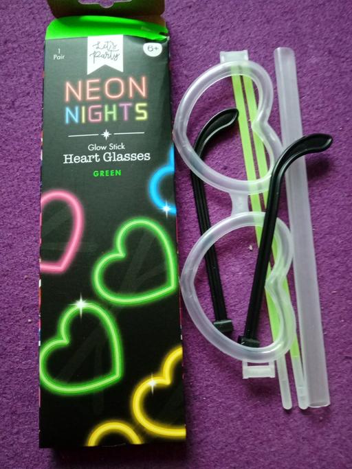  — brand new Glow stick Heart glasses set