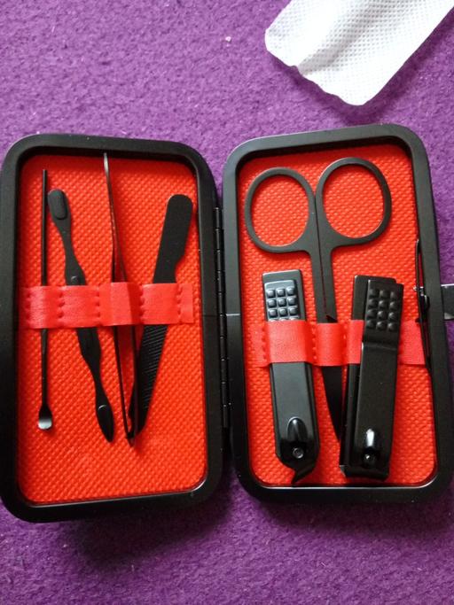  — brand new manicure set