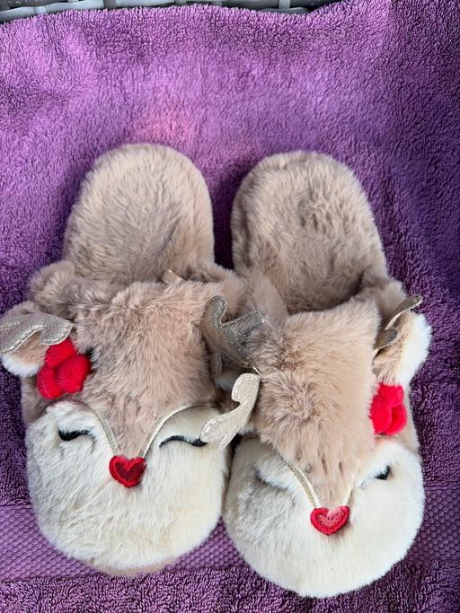  — Slippers size 3