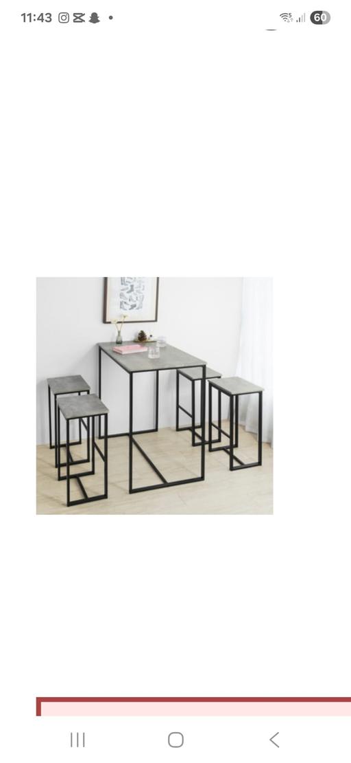  — Bar table and stool set