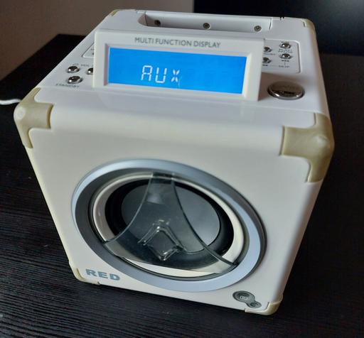  — sainsbury's red Radio docking cube for ipod