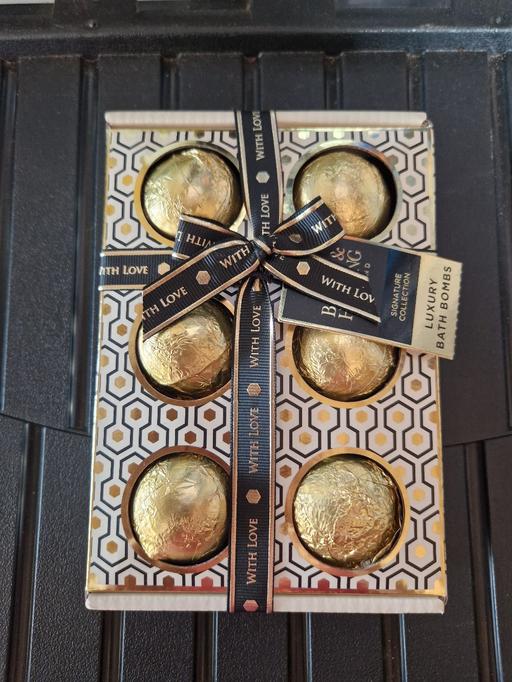  — bn Baylis and Harding bath bomb giftset