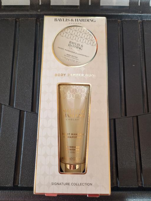  — bn Baylis and Harding giftset