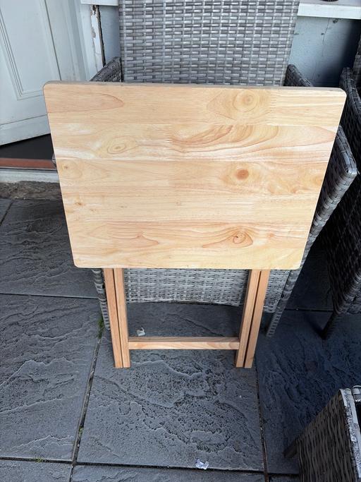  — Tray table
