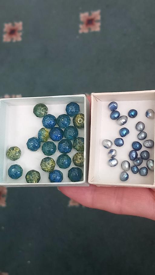  — beads-freshwater pearls/glass