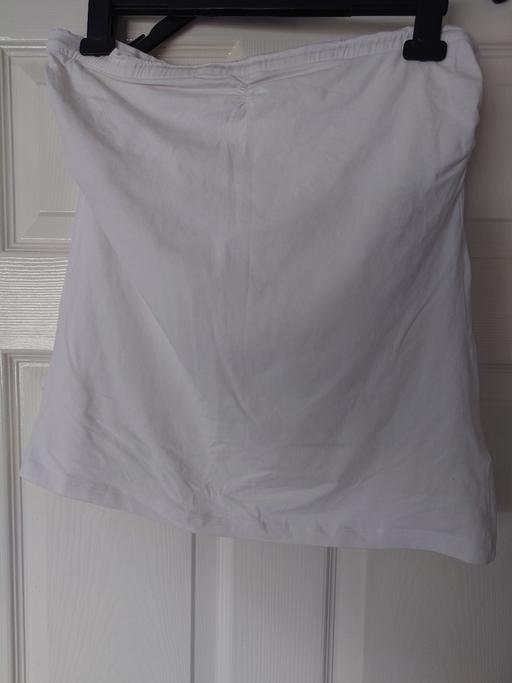  — Women's white boobtube top size 18