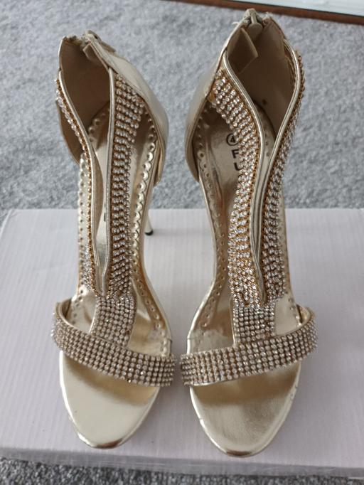  — BRAND  NEW HIGH HEELS