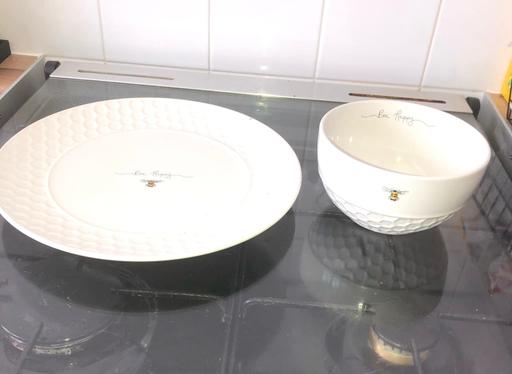  — Bee dinner set