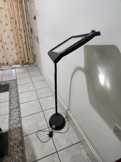  — LED magnifying reading lamp