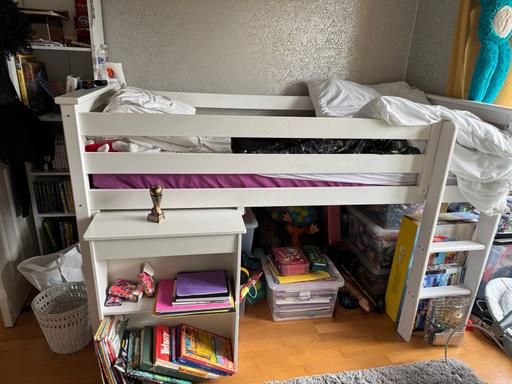  — Single raised children’s bed with storage