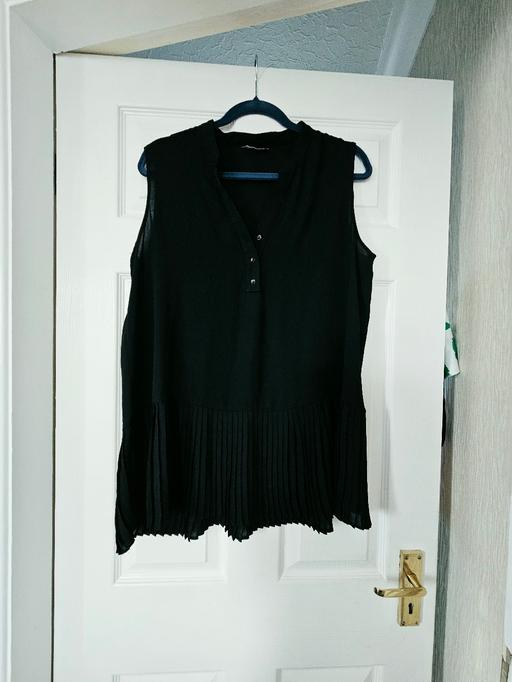  — Top, size 16.
