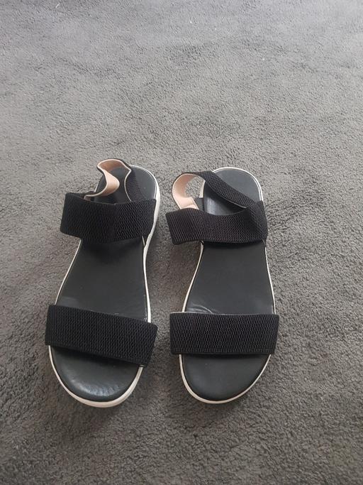  — ladies sandles size 8