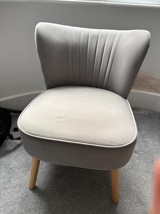  — Single chair