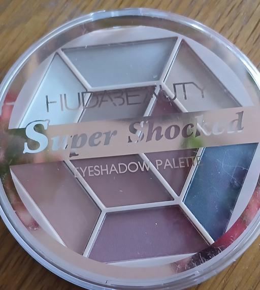  — Huda eyeshadow pallet)