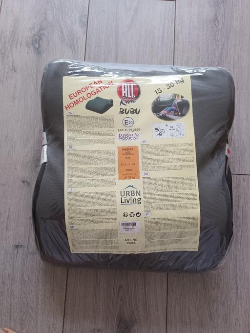  — BRAND. NEW. BOOSTER SEAT