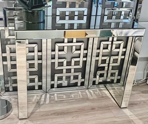  — Mirrored console /dressing table