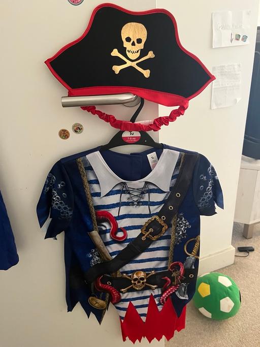  — Pirate costume 7-8 years