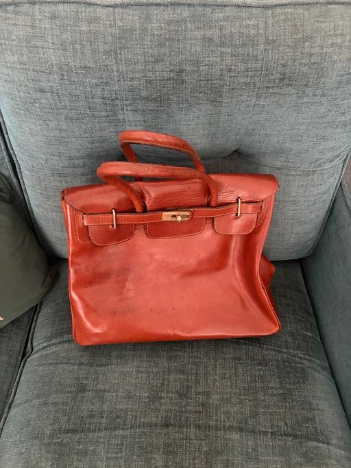  — A lovely beautiful thick leather bag