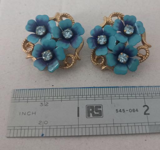  — vintage avon forget me not earrings
