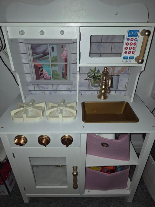  — Play Kitchen