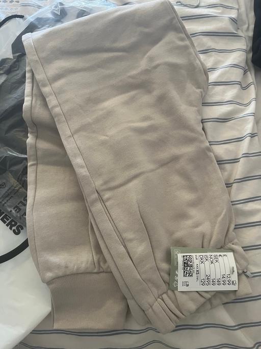  — XS H&M joggers new