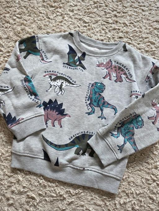  — Age 5-6 PRIMARK dino sweatshirt