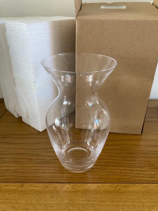  — Glass vase
