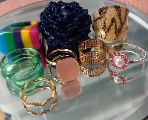  — Collection of costume jewellery rings