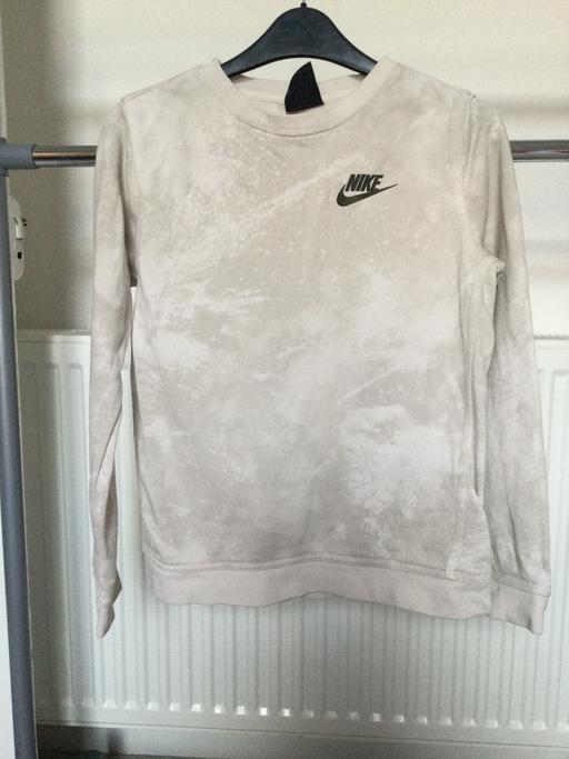  — Nike sweatshirt age 12/13
