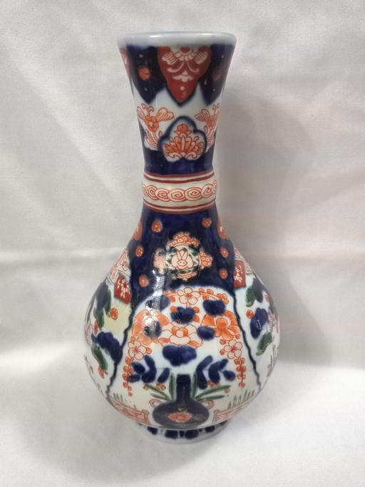  — JAPANESE IMARI PORCELAIN VASE MEIJI PERIOD.