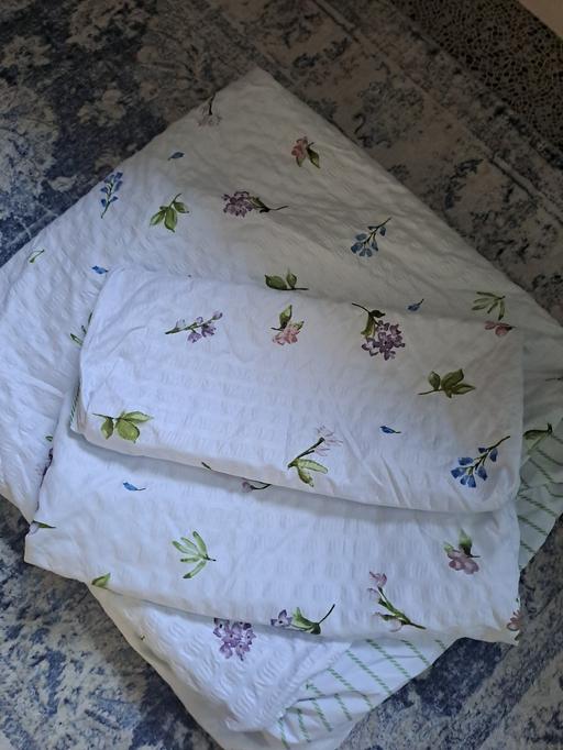  — double floral bedding