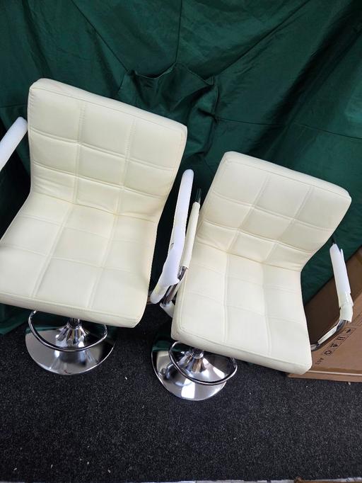  — 2x Bar Stools Gas Lift Swivel Stools Hub Club