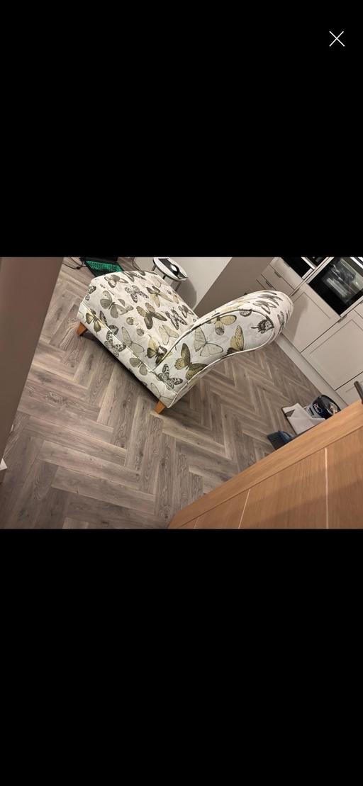  — Accent chair