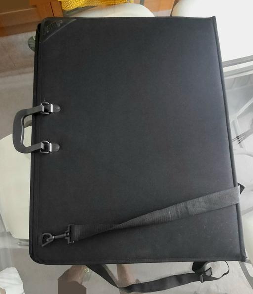  — art portfolio carry case