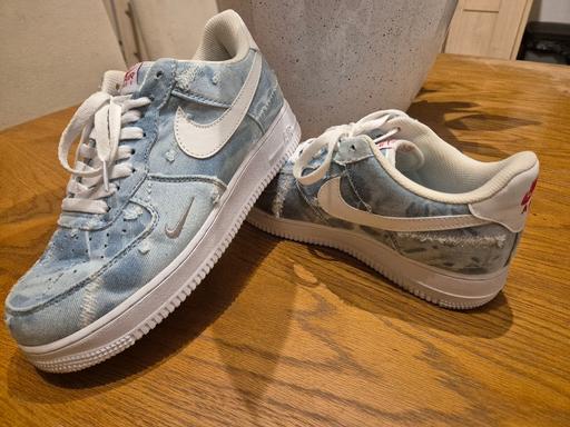  — trainers size 8