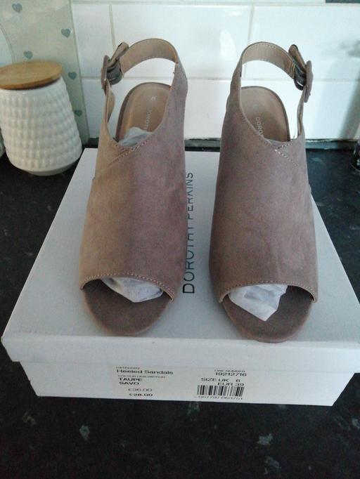  — ladies size *6*